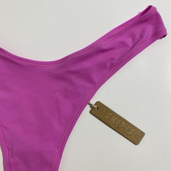 Skims Fits Everybody Dipped Front Thong Women’s 3X Neon Orchid Hot Pink Plus NEW - Picture 6 of 11